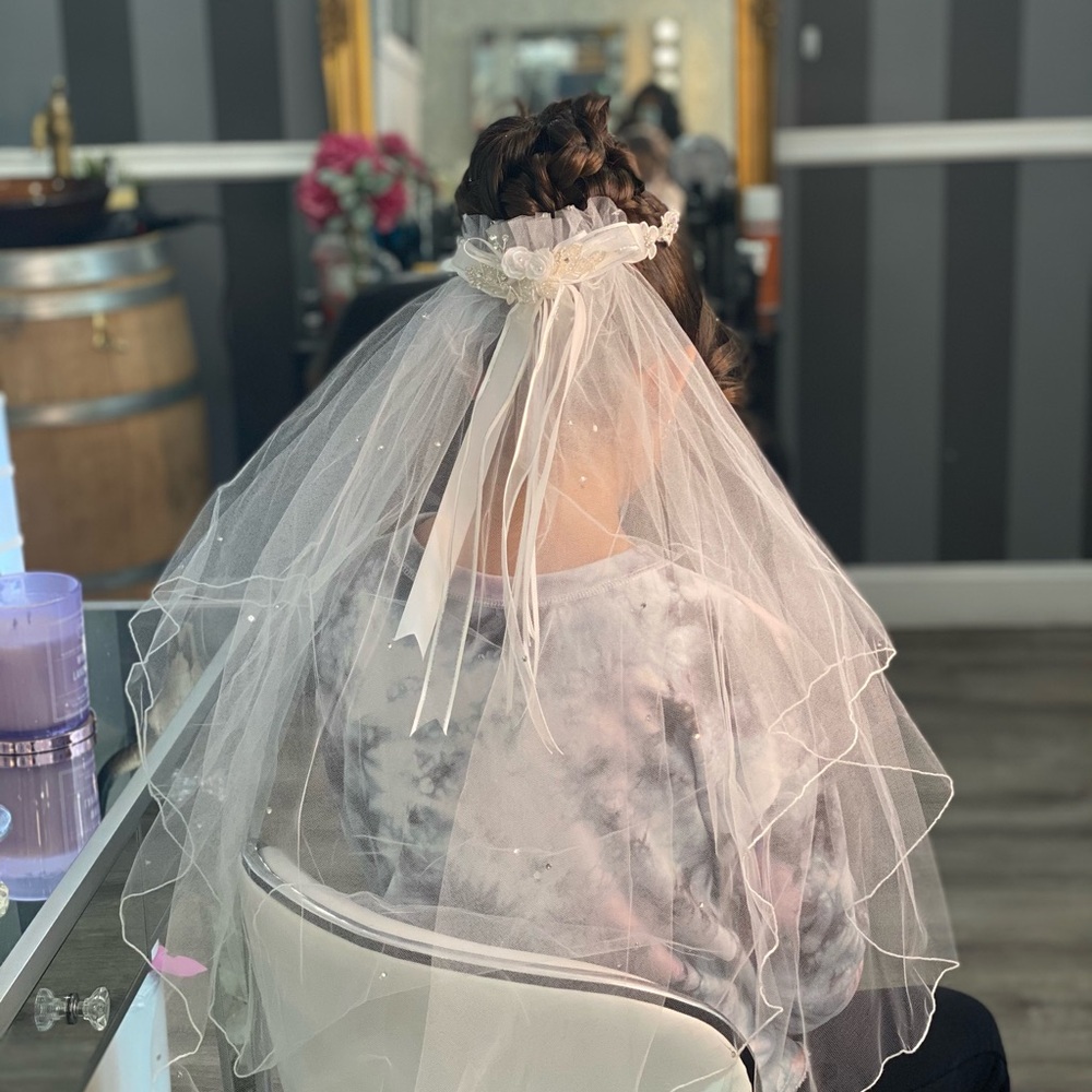 Elegant White Bridal/Holy Communion Veil